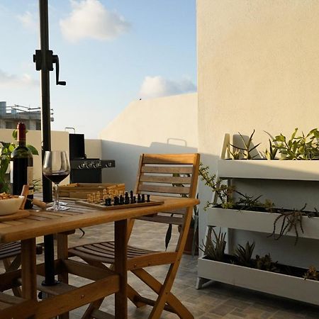 Cosy Designer Seaview Penthouse With Terrace & Bbq Apartman San Pawl il-Baħar Kültér fotó