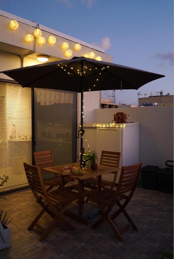 Cosy Designer Seaview Penthouse With Terrace & Bbq Apartman San Pawl il-Baħar Kültér fotó
